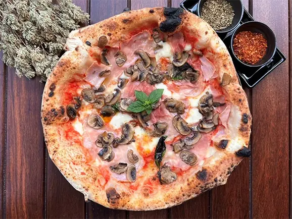 Prosciutto e Funghi